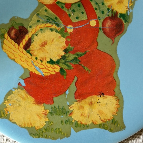 Vintage round Wheeling farmer teddy bear nursery rhyme trivet set, 1950s - Picture 6 of 11